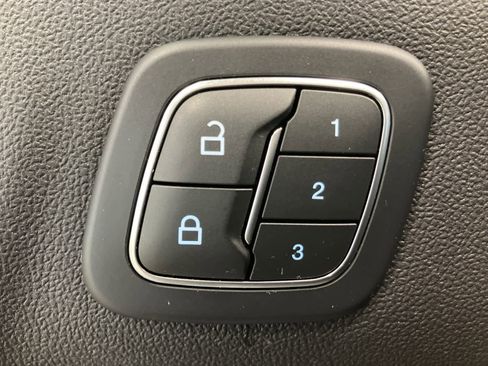 Used 2020 Ford Escape SEL image 14