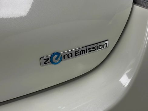 Used 2012 Nissan Leaf SV image 11