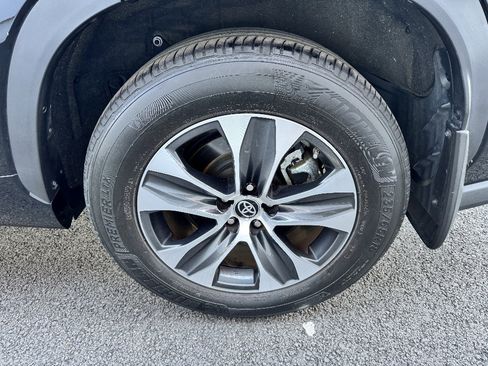 Used 2023 Toyota Highlander XLE image 25