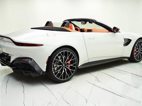 Used 2023 Aston Martin V8 Vantage Roadster RWD image 9