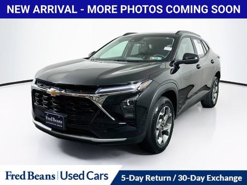 Used 2025 Chevrolet Trax LT w/ Driver Confidence Package FWD image 3