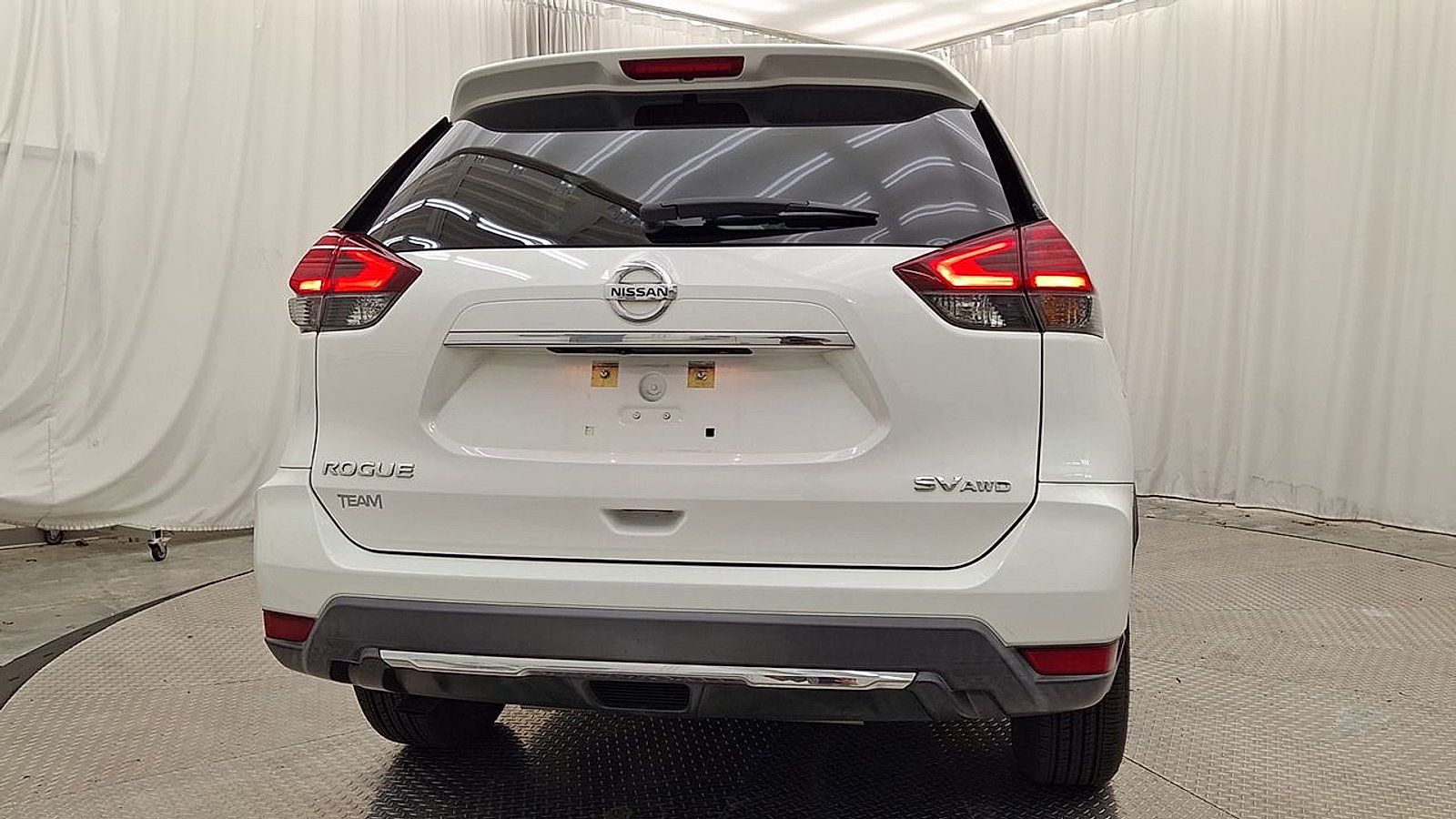 Used 2017 Nissan Rogue SV AWD/4WD image 2
