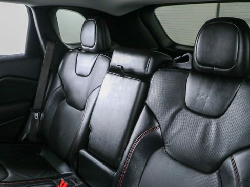 Used 2022 Jeep Cherokee Trailhawk w/ Premium Leather Package AWD/4WD image 24