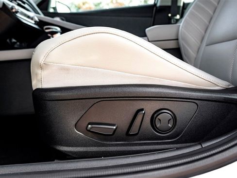 Used 2024 Hyundai Elantra Limited image 12