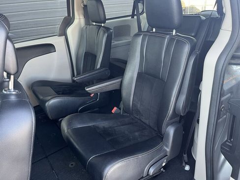 Used 2017 Dodge Grand Caravan SXT image 10