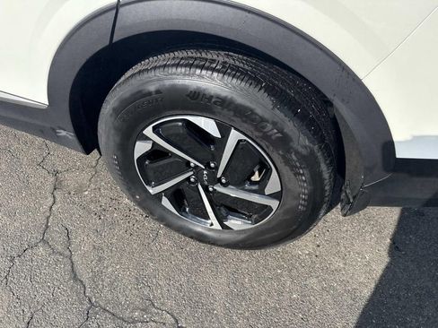 Used 2024 Kia Sportage LX image 13