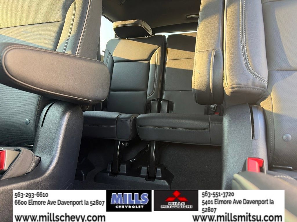 Used 2025 Chevrolet Suburban Premier AWD/4WD image 20