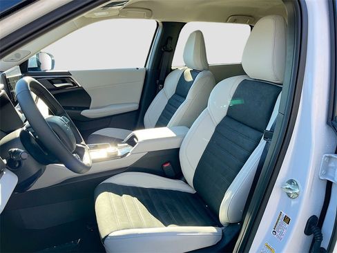 New 2025 Mitsubishi Outlander SE image 22
