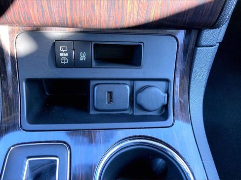 Used 2017 Chevrolet Traverse LT image 31