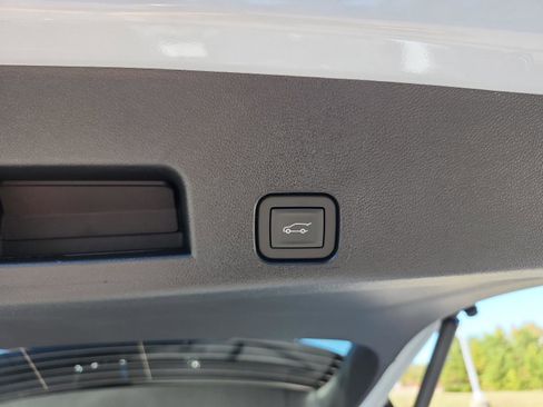 New 2026 GMC Acadia Denali w/ Super Cruise Package image 9