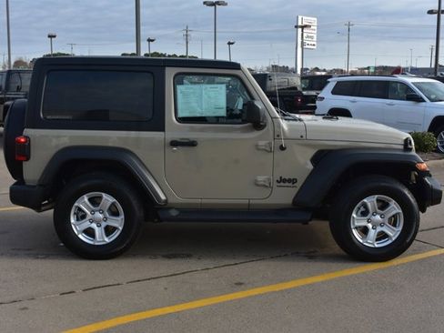 Used 2022 Jeep Wrangler Sport S image 4