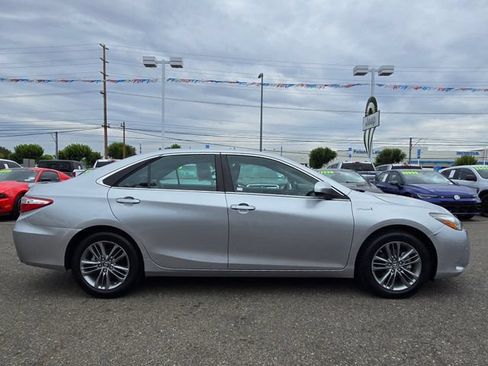 Used 2017 Toyota Camry SE w/ Moonroof Package FWD image 7