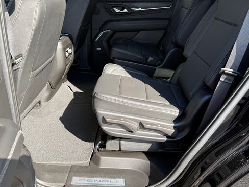 Used 2023 GMC Yukon Denali image 17