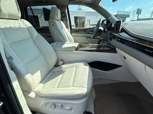 Certified 2023 Cadillac Escalade Premium Luxury Platinum w/ Heavy-Duty Trailer Package AWD/4WD image 9