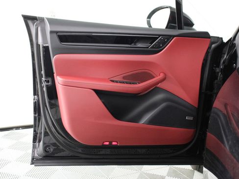 New 2026 Porsche Macan 4 Electric image 21