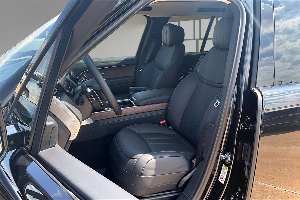 New 2027 Land Rover Range Rover SE AWD/4WD image 9