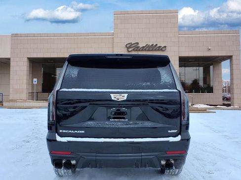 Used 2025 Cadillac Escalade V image 6