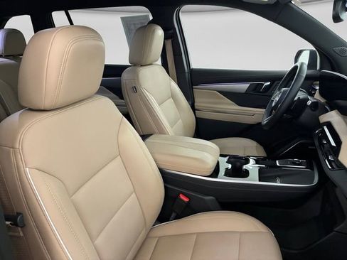 Used 2025 Buick Enclave Preferred w/ Power Package image 14