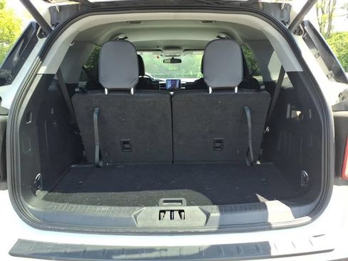 Used 2024 Ford Explorer XLT w/ Equipment Group 202A AWD/4WD image 8