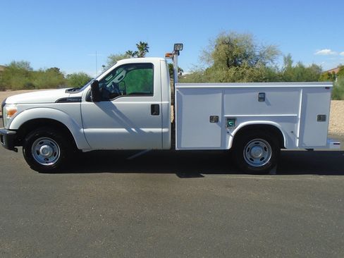 Used 2014 Ford F250 XL RWD image 2