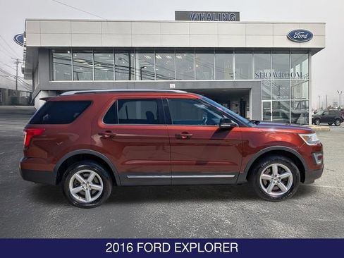 Used 2016 Ford Explorer XLT w/ Equipment Group 202A AWD/4WD image 9