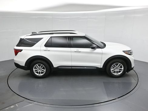 Used 2025 Ford Explorer Active RWD image 41