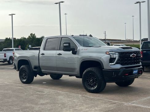 Used 2024 Chevrolet Silverado 2500 ZR2 w/ Technology Package AWD/4WD image 7