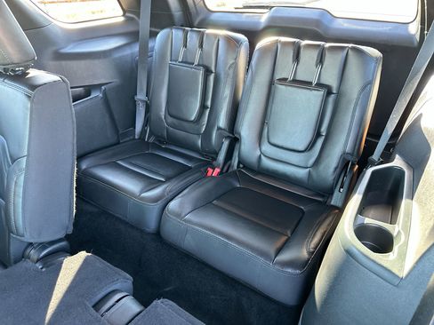 Used 2018 Ford Explorer XLT w/ Equipment Group 202A image 23