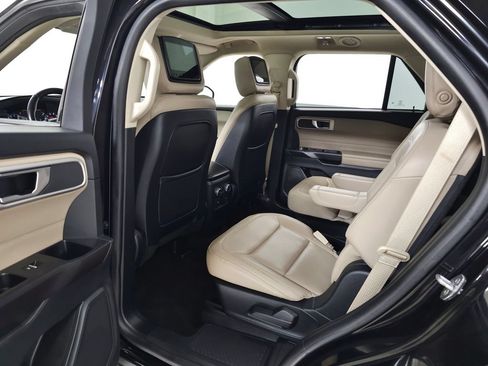Used 2020 Ford Explorer XLT w/ Equipment Group 202A AWD/4WD image 30