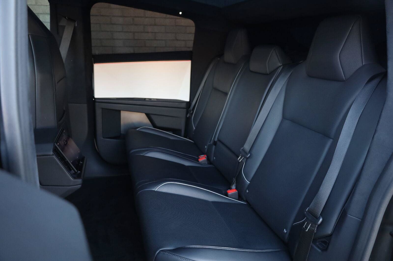 Used 2024 Tesla Cybertruck AWD Crew Cab image 23