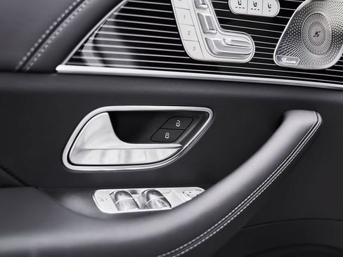 Used 2026 Mercedes-Benz Maybach GLS 600 4MATIC image 31