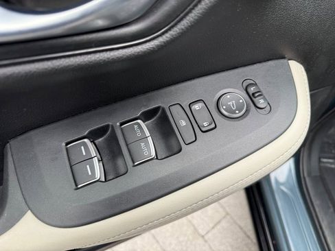 Used 2024 Honda HR-V EX-L image 9