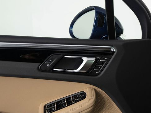 New 2026 Porsche Macan image 18