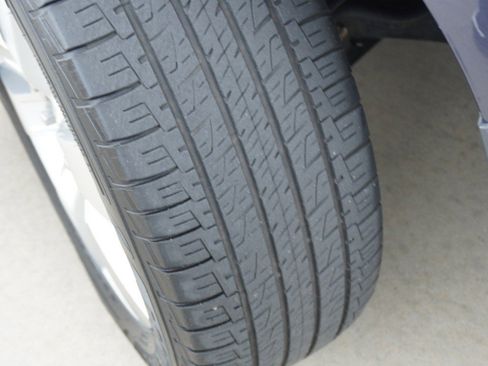 Used 2014 Chevrolet Traverse LTZ FWD image 12