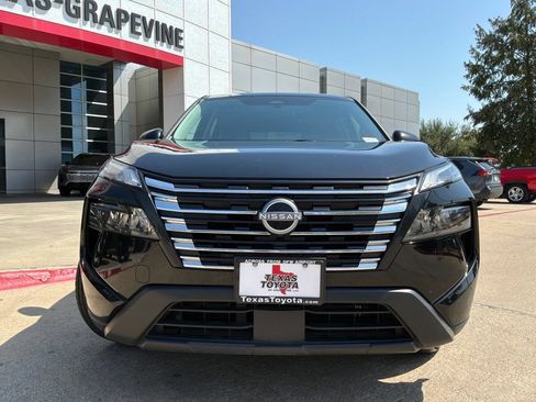 Used 2025 Nissan Rogue SV FWD image 3