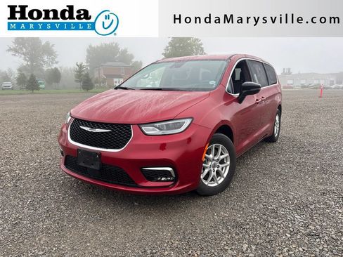 Used 2025 Chrysler Pacifica Select FWD image 1