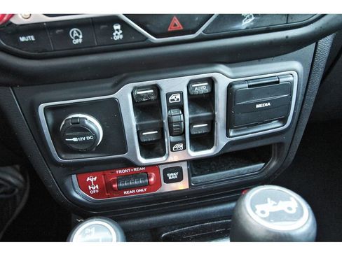 Used 2018 Jeep Wrangler Unlimited Rubicon AWD/4WD image 27