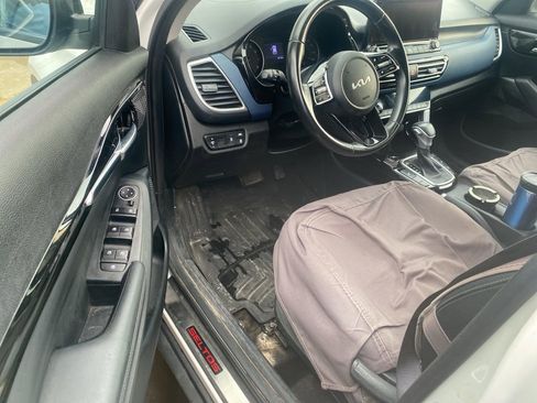 Used 2023 Kia Seltos S w/ Navigation Package image 9