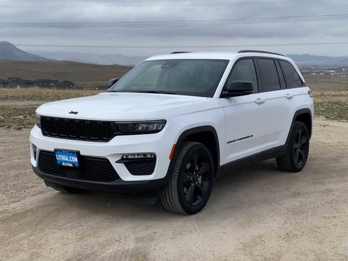 Used 2023 Jeep Grand Cherokee Limited w/ Black Appearance Package image 4
