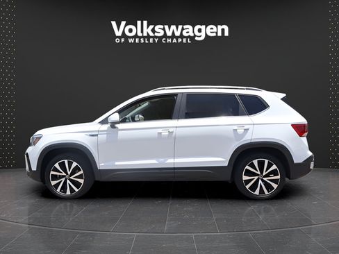 Used 2023 Volkswagen Taos SE FWD image 5