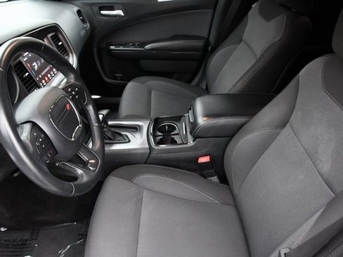 Used 2017 Dodge Charger SE w/ Blacktop Package image 8