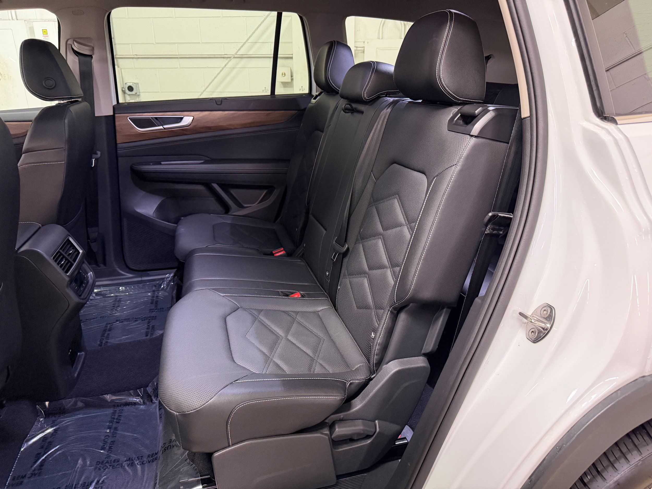 Used 2025 Volkswagen Atlas SE AWD/4WD image 11