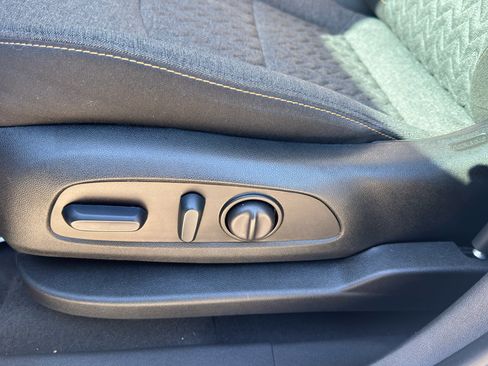 Used 2023 Chevrolet Equinox LT image 15