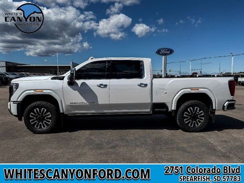 Used 2024 GMC Sierra 3500 Denali Ultimate AWD/4WD image 2
