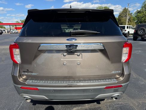 Used 2021 Ford Explorer Limited w/ Equipment Group 301A AWD/4WD image 6