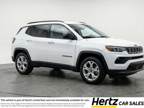 Used 2025 Jeep Compass Latitude AWD/4WD image 1