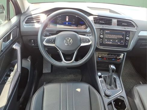 Used 2022 Volkswagen Tiguan SE AWD/4WD image 15