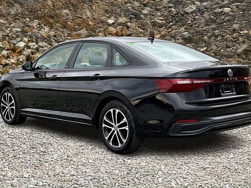 Used 2025 Volkswagen Jetta Sport image 10