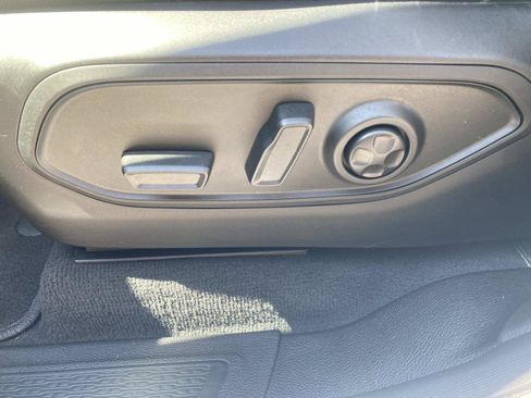 Used 2025 Jeep Grand Cherokee Laredo X w/ Luxury Tech Group I RWD image 24