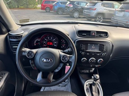 Used 2016 Kia Soul + image 20